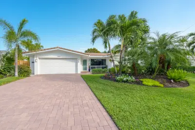 3960 NE 16th Ave, Oakland Park: photo 1 of 46