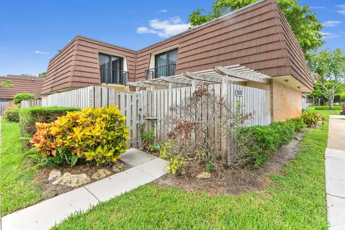 2523 25th Ln, Palm Beach Gardens: photo 1 of 29