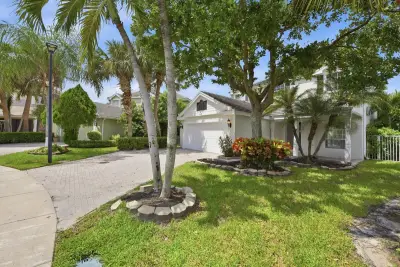 223 Berenger Walk, Royal Palm Beach: photo 1 of 35