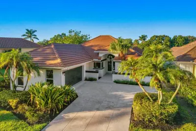 107 Golfview Ct, Palm Beach Gardens: photo 1 of 49