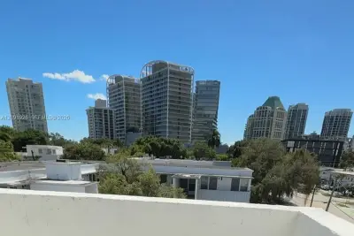 3051 SW 27th Ave #402, Miami: photo 1 of 5