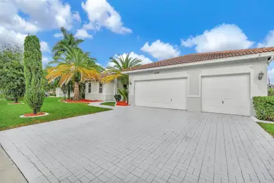 15976 SW 4th St, Pembroke Pines: photo 1 of 70