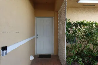 11262 SW 74th St, Miami: photo 1 of 19