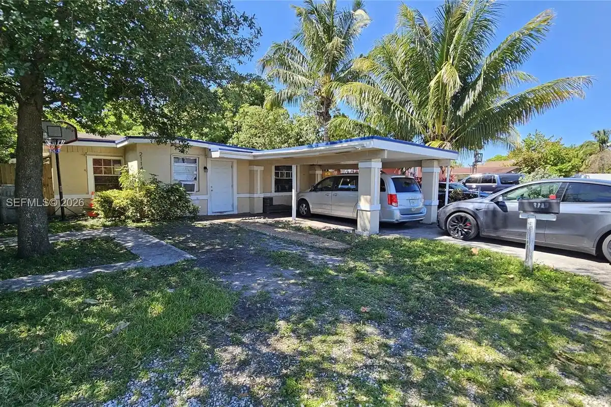 2114 NW 5th St, Pompano Beach: photo 1 of 12