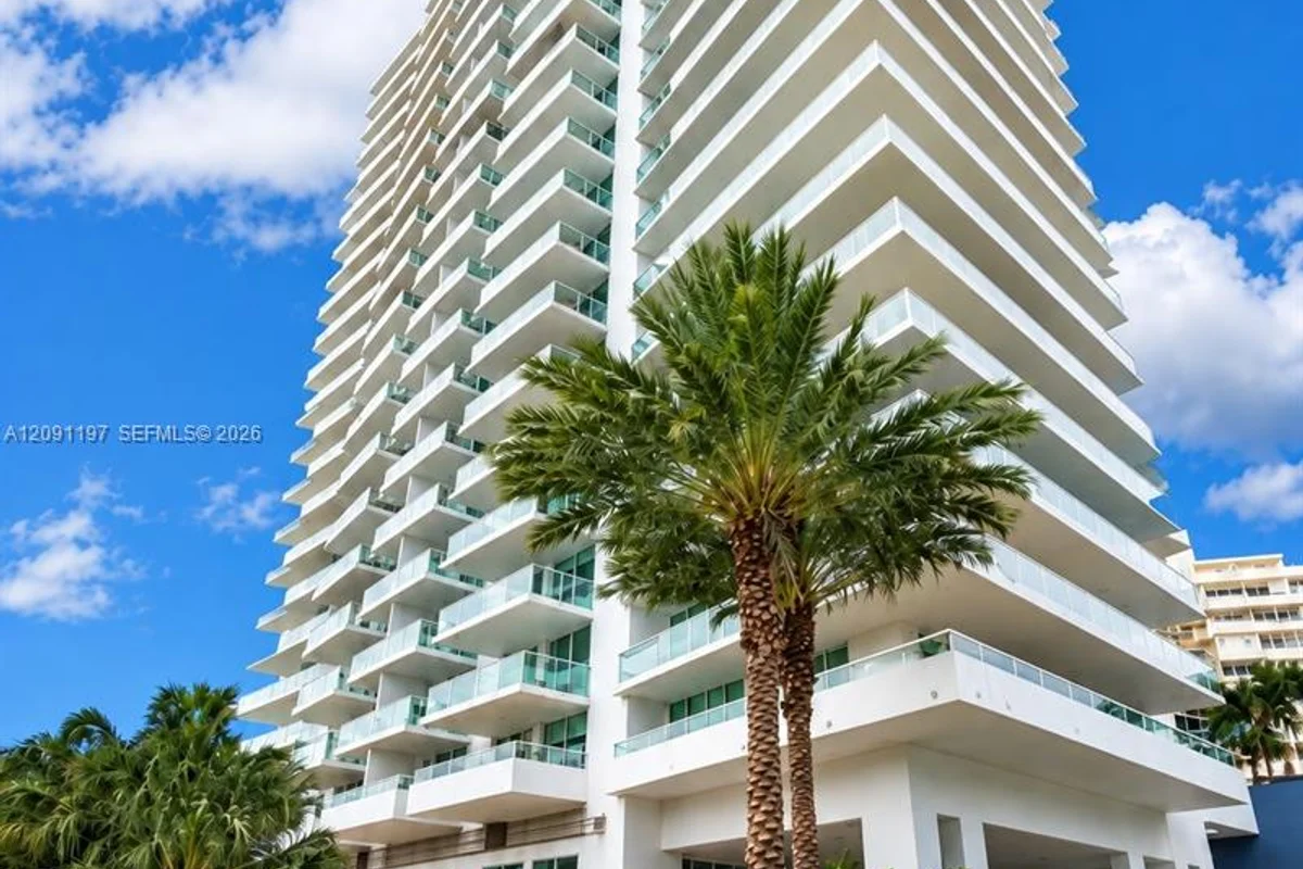 10 Venetian Way #1404, Miami Beach: photo 1 of 26