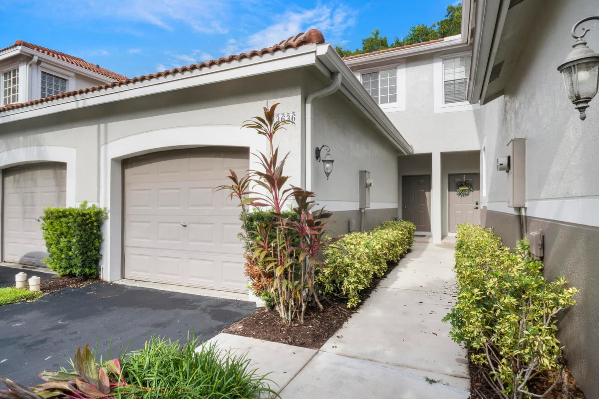 3636 San Simeon Cir, Weston: photo 1 of 32
