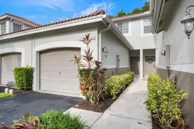 3636 San Simeon Cir, Weston: photo 1 of 32