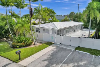 4422 Sea Grape Dr, Lauderdale-by-the-Sea: photo 1 of 31