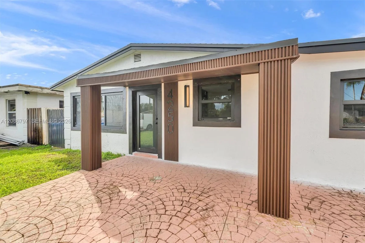 4250 SW 24th St, West Park: photo 1 of 50