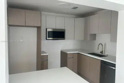9230 SW 41st St, Miami: photo 1 of 14