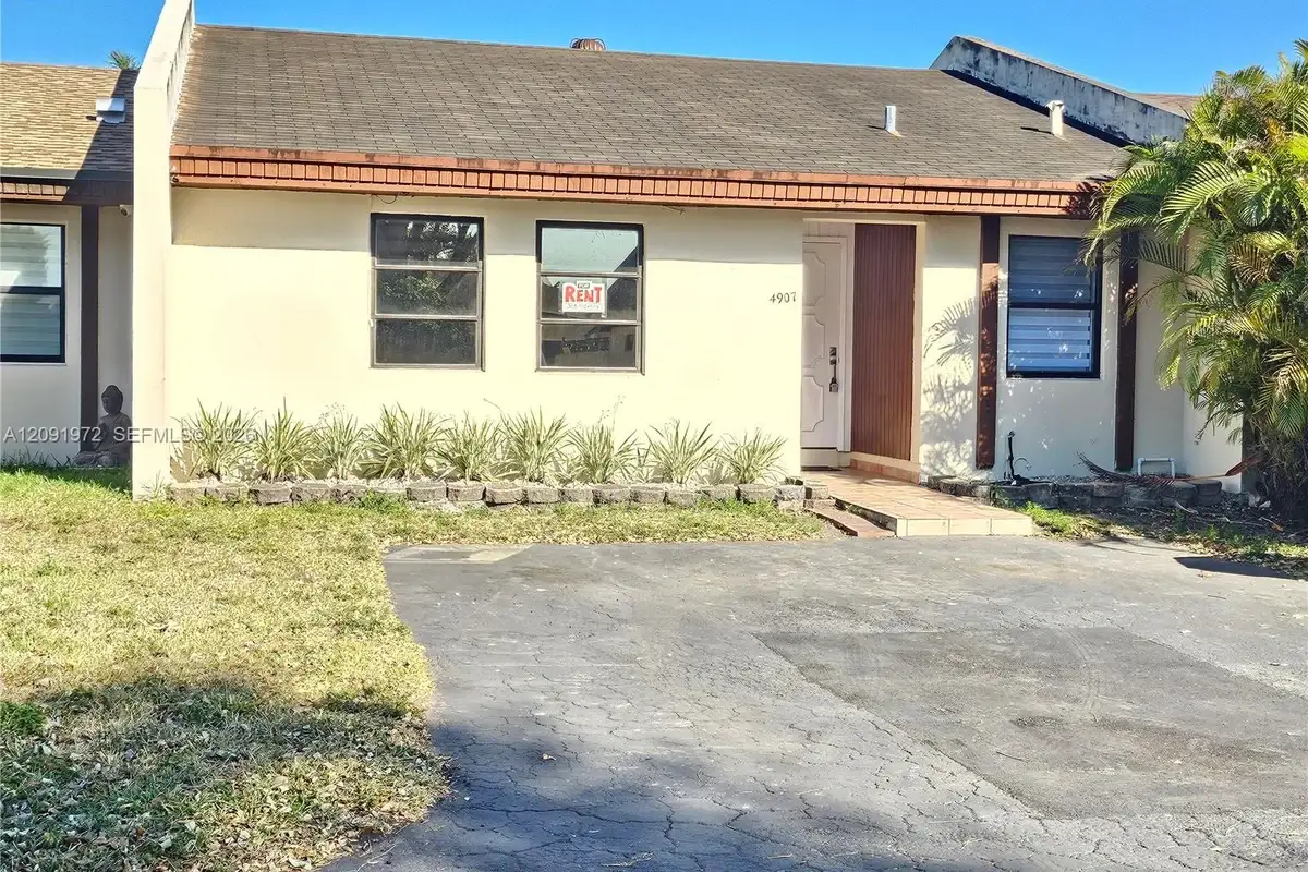 4907 SW 137th Ct, Miami: photo 1 of 12