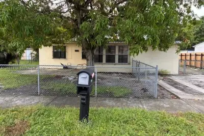 3100 NW 162nd St, Miami Gardens: photo 1 of 9