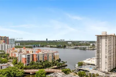 231 174th St #2106, Sunny Isles Beach: photo 1 of 34