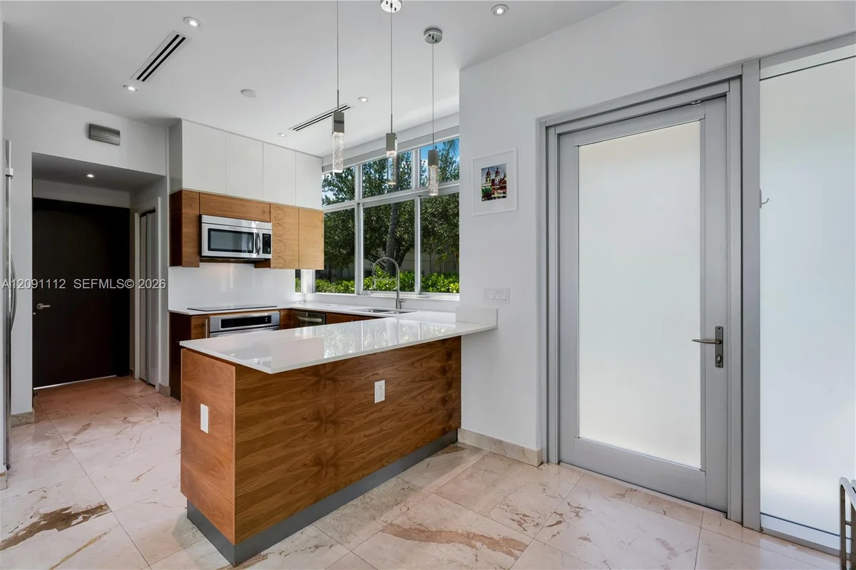 548 Fernwood Rd, Key Biscayne: photo 1 of 50