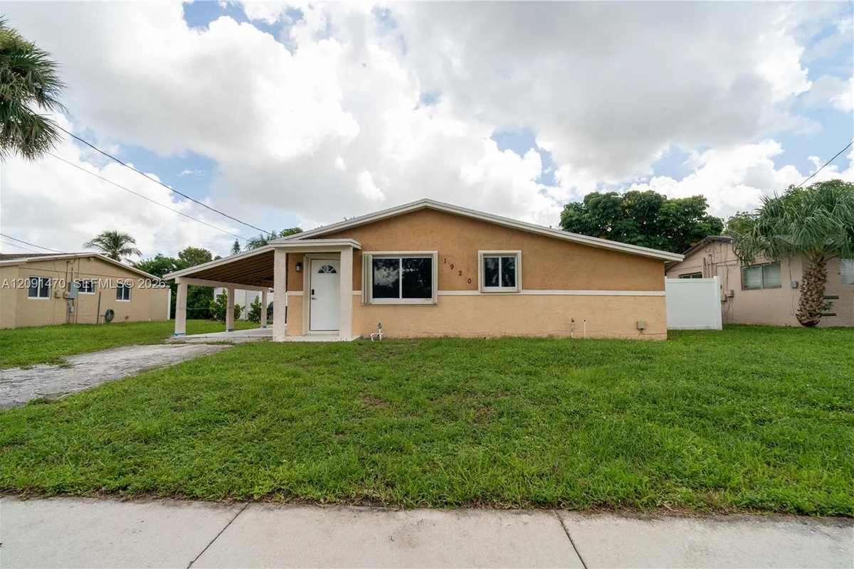 1920 SW 64th Ave, North Lauderdale: photo 1 of 15
