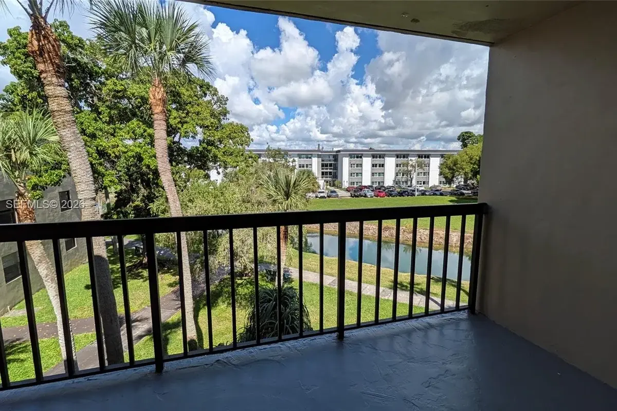 10865 SW 112th Ave #312, Miami: photo 1 of 22