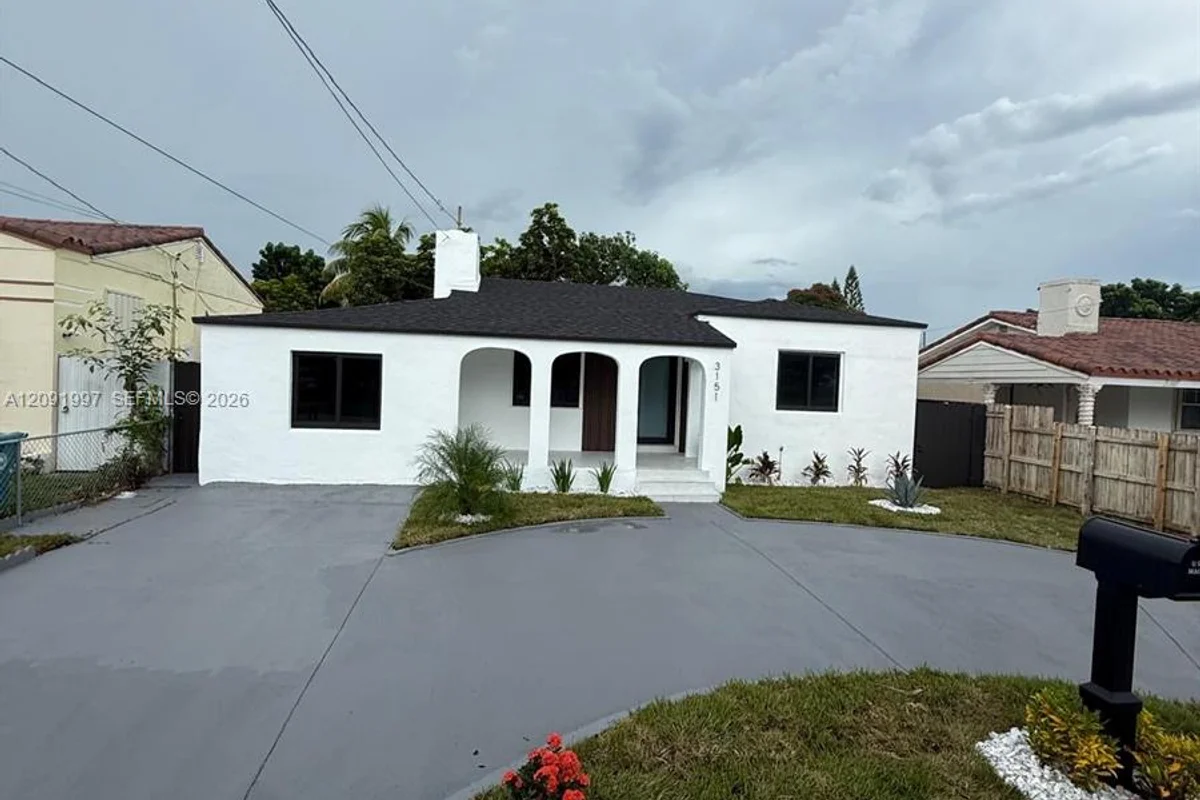 3151 NW 2nd St, Miami: photo 1 of 43