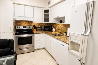1980 S Ocean Dr #15K, Hallandale Beach: photo 1 of 6