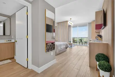 90 NE 32nd St #921, Miami: photo 1 of 46