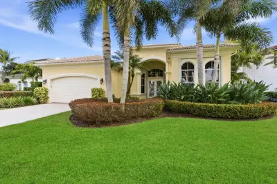 401 Via Placita, Palm Beach Gardens: photo 1 of 2