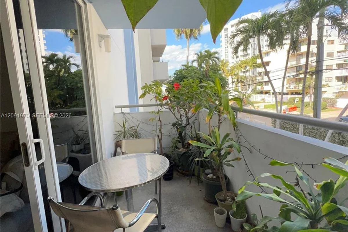 1658 Bay Rd #203, Miami Beach: photo 1 of 35