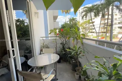 1658 Bay Rd #203, Miami Beach: photo 1 of 35