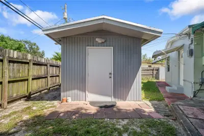 1741 NE 178th St #B, North Miami Beach: photo 1 of 12