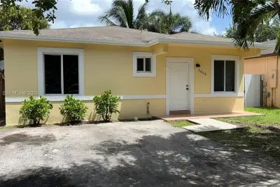 1615 SW 3rd Ct, Homestead: photo 1 of 14