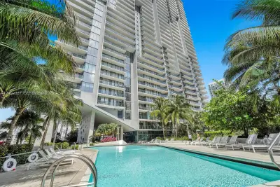 88 SW 7th St #910, Miami: photo 1 of 55
