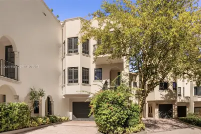 3471 Main Hwy #1204, Miami: photo 1 of 45