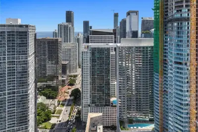 77 SE 5th St #2502, Miami: photo 1 of 40