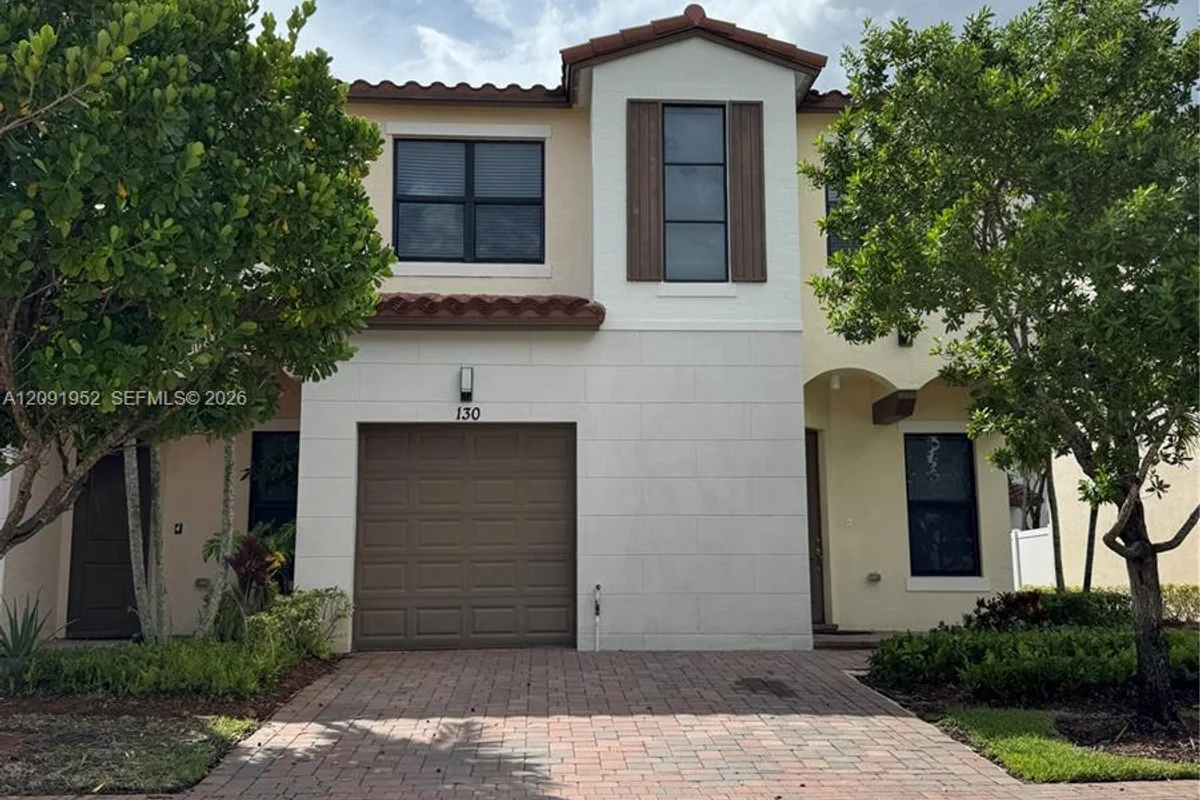 130 NW 209th Trl, Pembroke Pines: photo 1 of 30