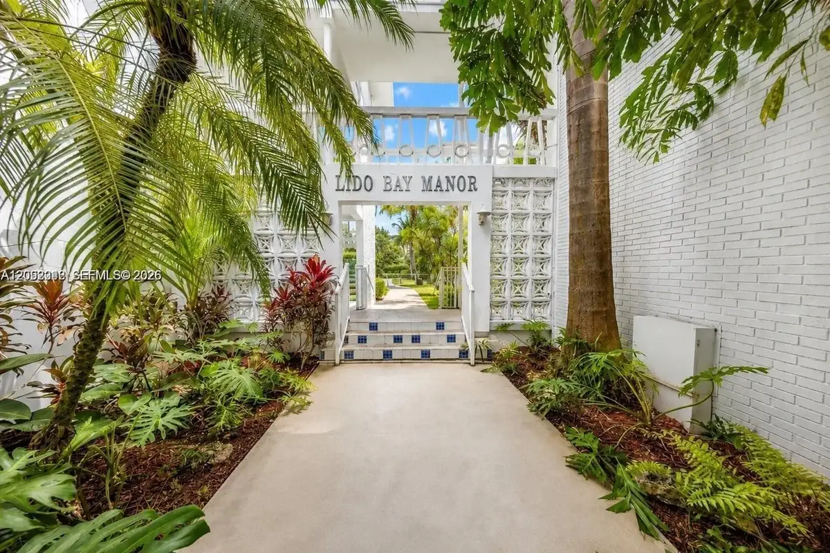 1631 NE 114th St #307, Miami: photo 1 of 40