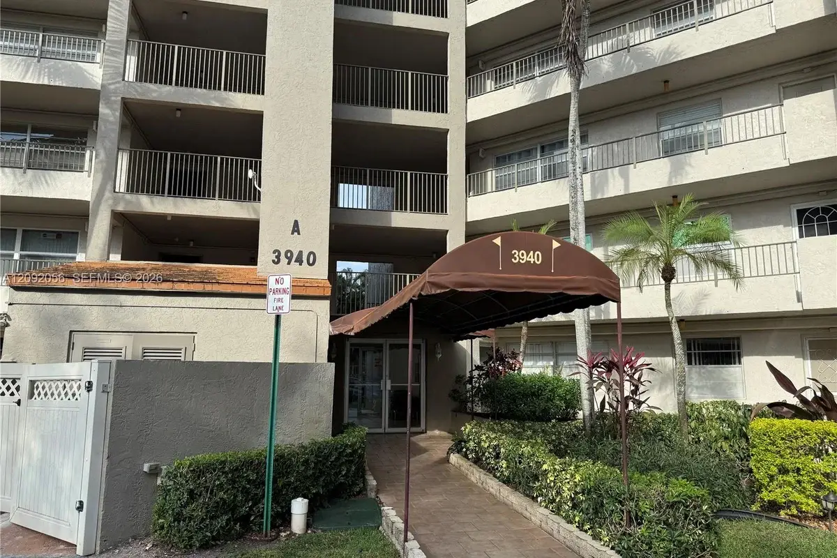 3940 Inverrary Blvd #106-A, Lauderhill: photo 1 of 19