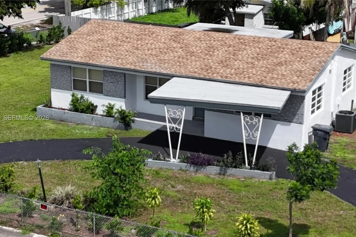 831 N 72nd Way, Hollywood: photo 1 of 34