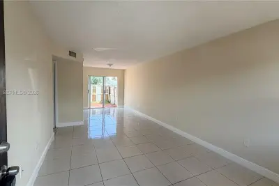 5461 W 24th Ave #18, Hialeah: photo 1 of 21