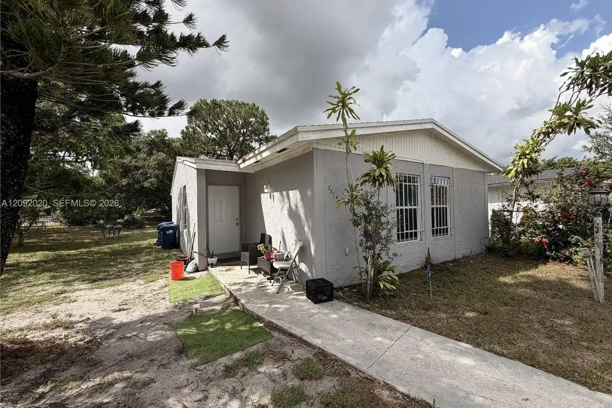3814 NW 213th St, Miami Gardens: photo 1 of 15