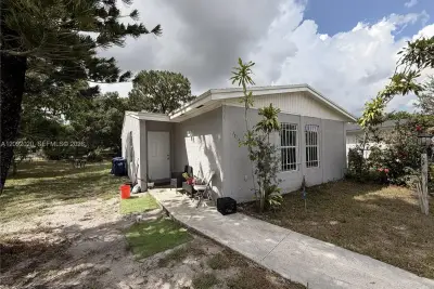 3814 NW 213th St, Miami Gardens: photo 1 of 15