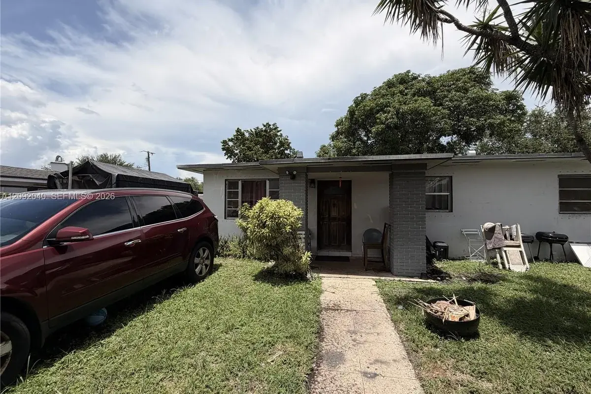 10124 NW 25th Ave, Miami: photo 1 of 17