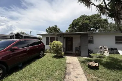 10124 NW 25th Ave, Miami: photo 1 of 17