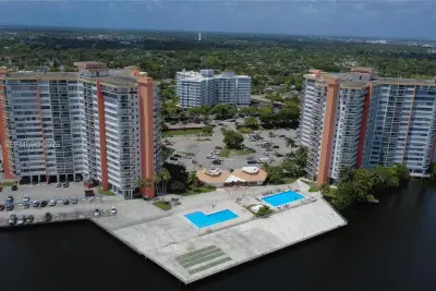 1351 NE Miami Gardens Dr #422E, Miami: photo 1 of 27