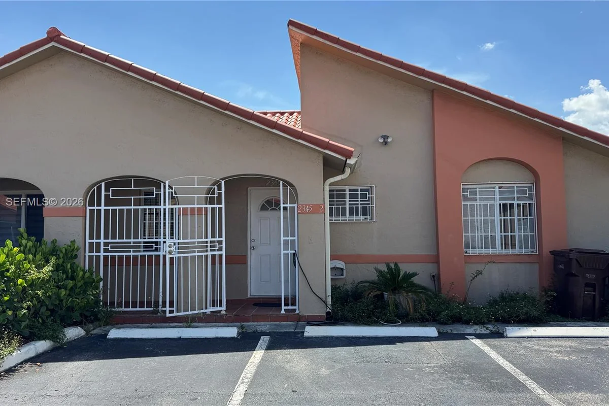 2345 W 69th St #B, Hialeah: photo 1 of 3