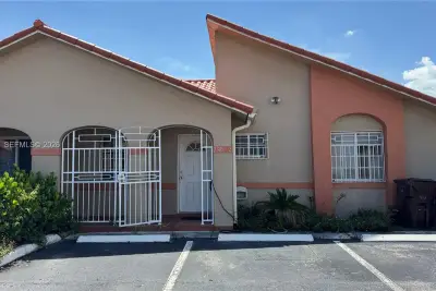 2345 W 69th St #B, Hialeah: photo 1 of 3