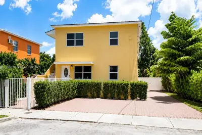 984 SW 9th St, Miami: photo 1 of 1
