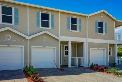 934 SE 19th St, Homestead: photo 1 of 33