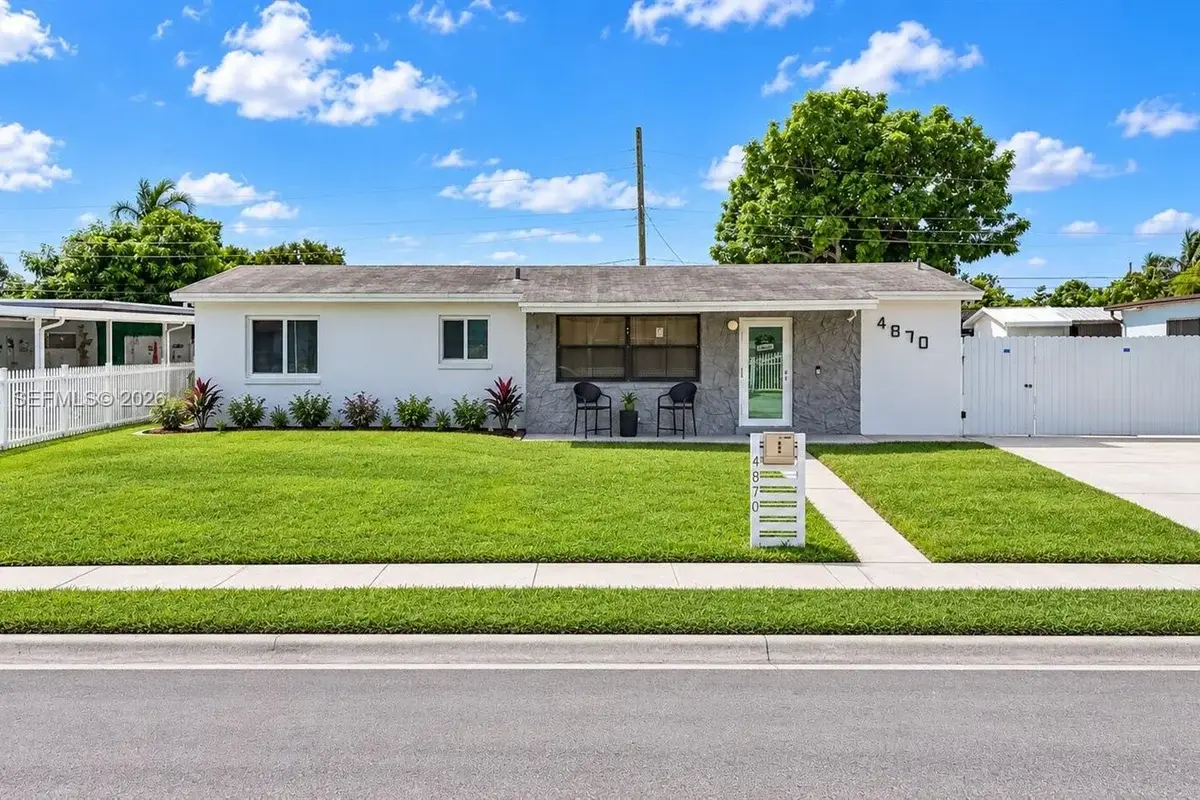 4870 NW 169th St, Miami Gardens: photo 1 of 40