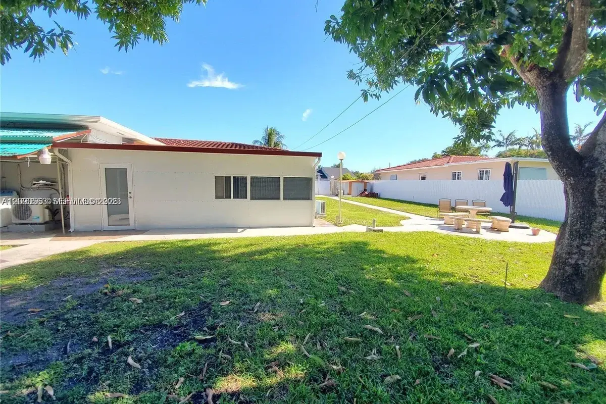 140 Iroquois St #A, Miami Springs: photo 1 of 30