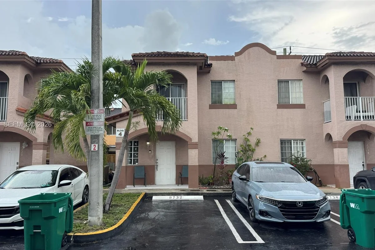 8732 NW 107th Ter, Hialeah Gardens: photo 1 of 21