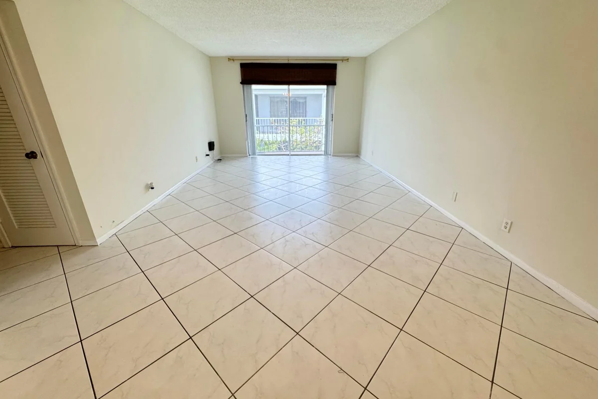 2180 NE 67th St #730, Fort Lauderdale: photo 1 of 20
