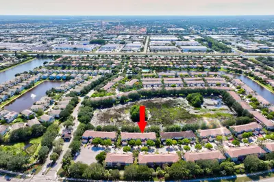 2364 Center Stone Ln, Riviera Beach: photo 1 of 38
